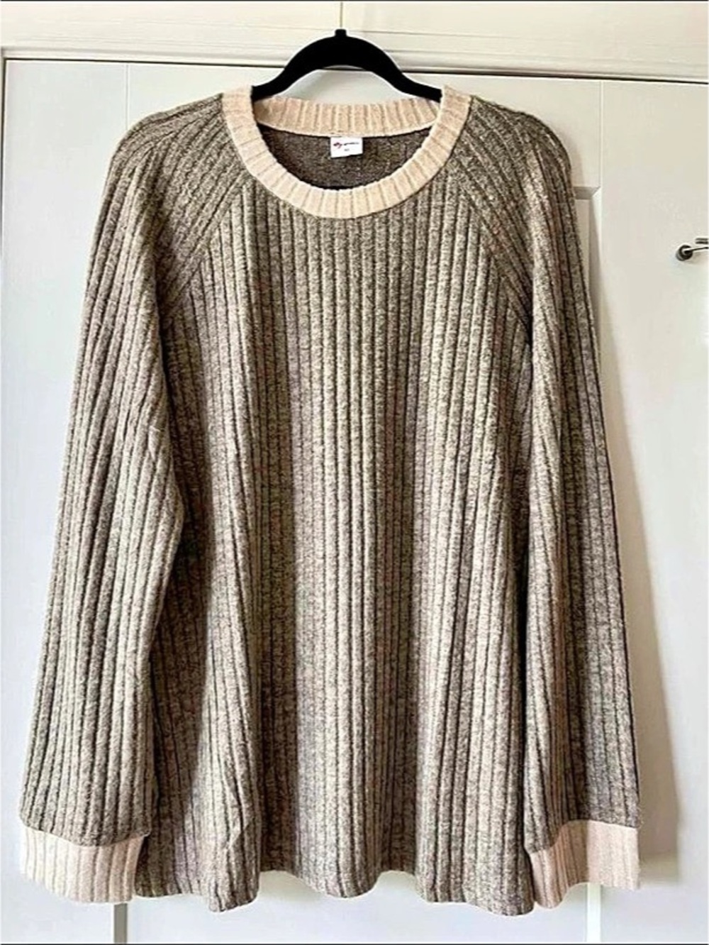 Ribbed Crew Neck Sweater in Brown